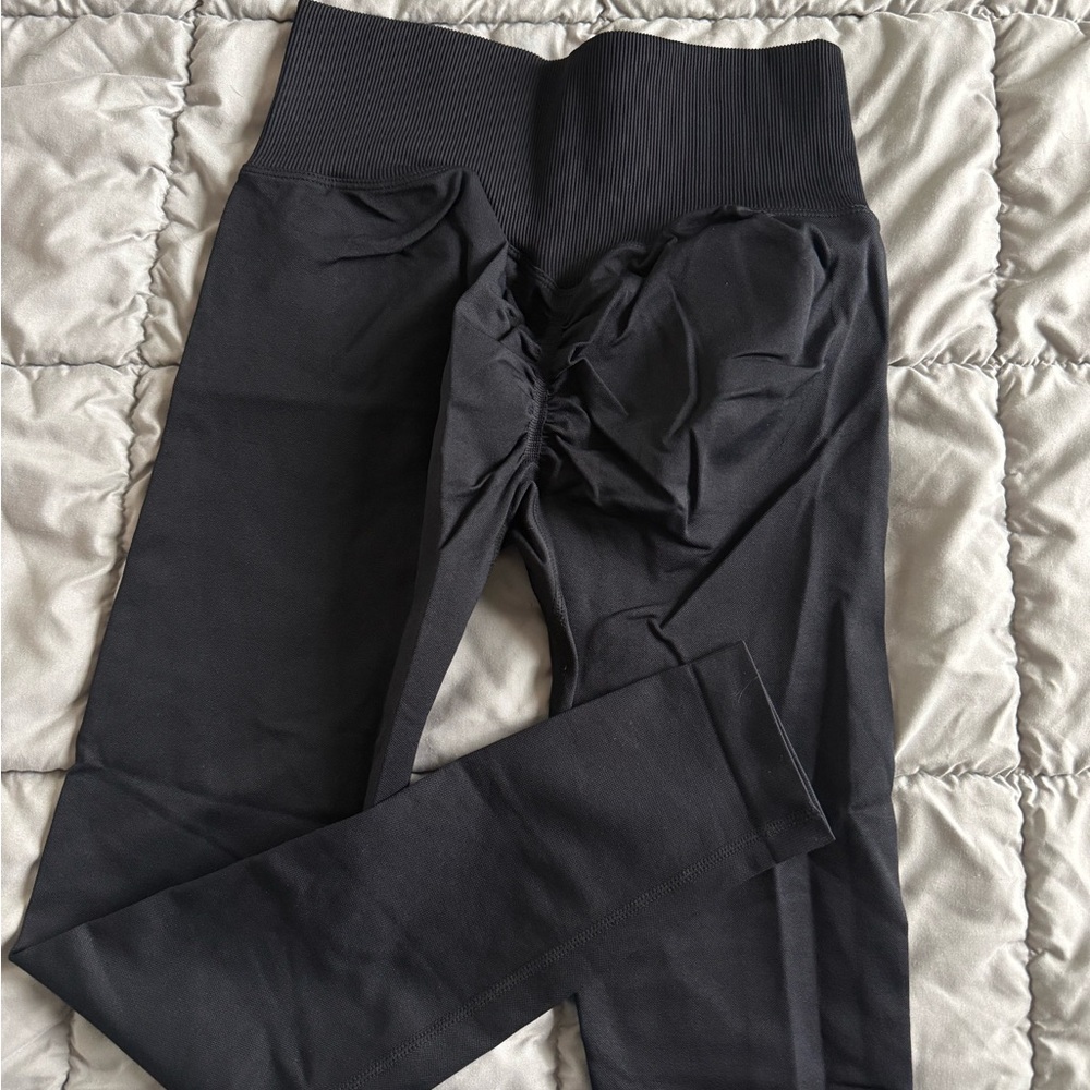 Black High-Waisted Butt Scrunch Leggings